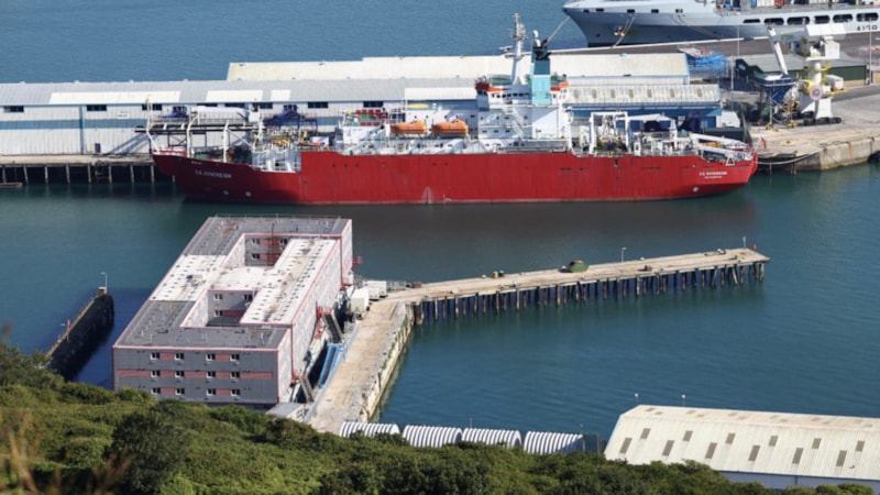 İngiltere'de sığınmacı gemisi bakteri nedeniyle boşaltıldı