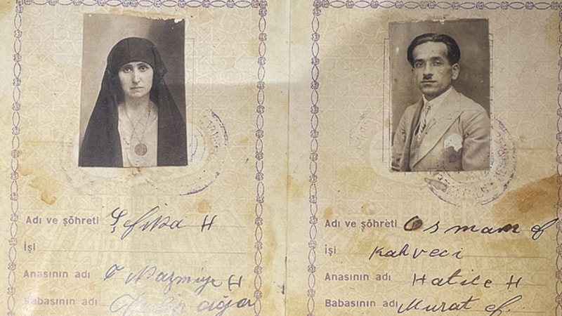 Antalya'da dede ve ninesinin 92 yıllık tarihi evlilik sözleşmesini müzeye bağışladı