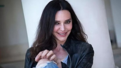 49'luk Hande Ataizi'den cesur kareler