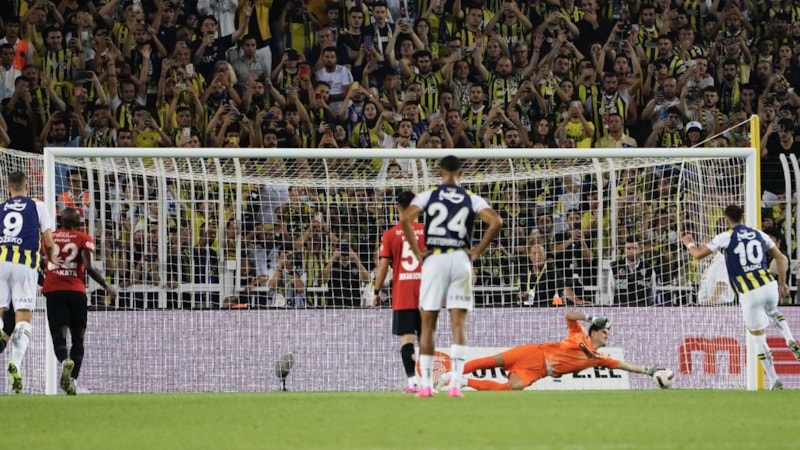 Dusan Tadic penaltı vuruşunu kaçırdı