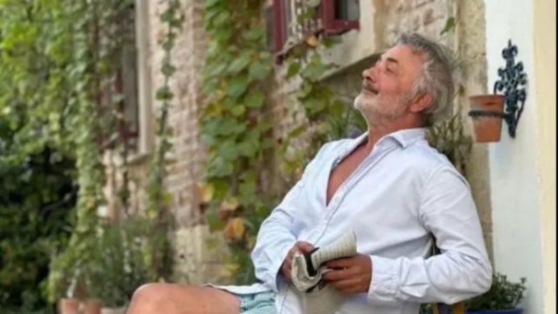 Mehmet Aslantuğ'un tatil pozları