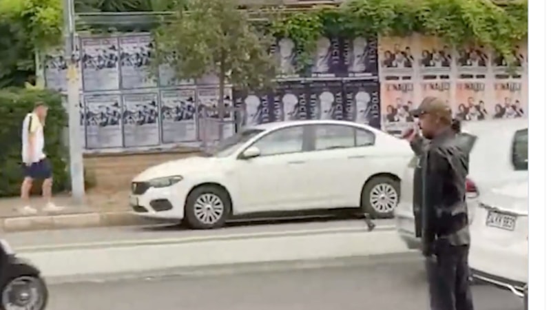 Nejat İşler, otostop çekti