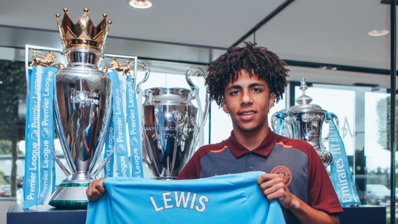 Manchester City, Rico Lewis'in sözleşmesini yeniledi