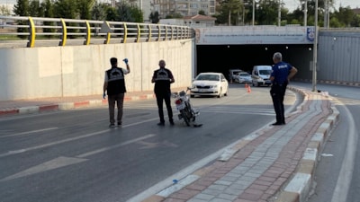 Karaman'da motosiklet, aydınlatma direğine çarptı: 1 ölü, 1 yaralı