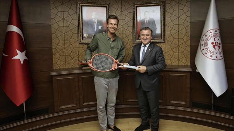 Bakan Bak, Çek tenisçi Tomas Berdych'i ağırladı