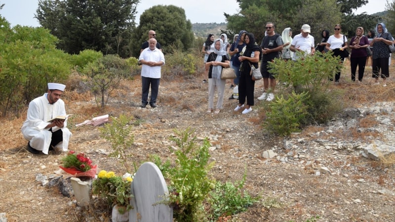 KKTC'de Ayyannili Türkler, doğdukları topraklarda 49 yıl sonra şehitlerini andı