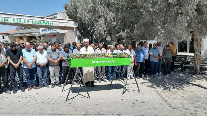 Londra'da silahlı saldırıda ölen kuaför, memleketi Kayseri'ye getirildi