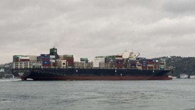 Tahıl Koridoru'ndan geçen konteyner yüklü ilk gemi İstanbul'a ulaştı