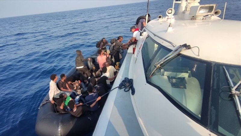 İzmir açıklarında düzensiz göçmen hareketliliği: 91'i kurtarıldı, 20'si yakalandı