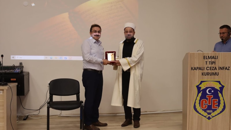 Antalya'da 2 hükümlü cezaevinde hafızlık sertifikasını aldı