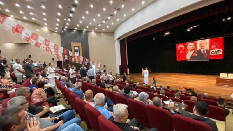 CHP'de değişimciler ilçe kongrelerinde umduğunu bulamadı: Kılıçdaroğlu'na yakın adaylar kazandı