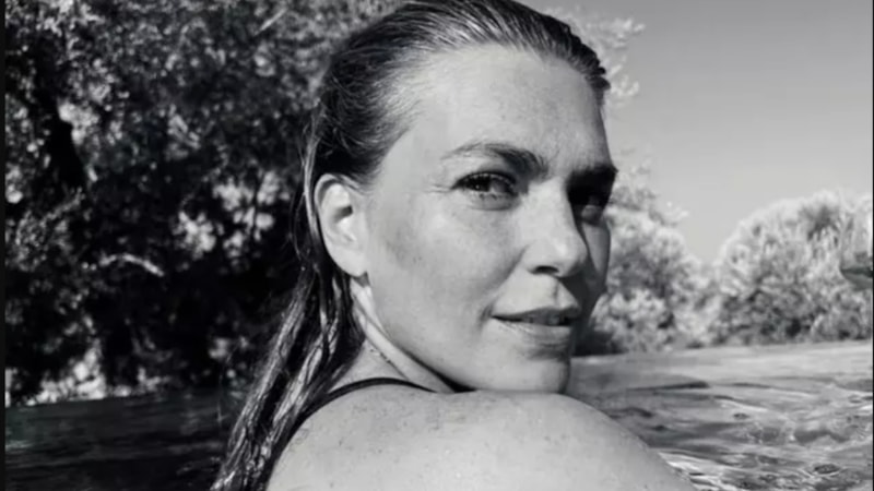 Yeni doğum yapan Aslı Enver'den havuz pozu