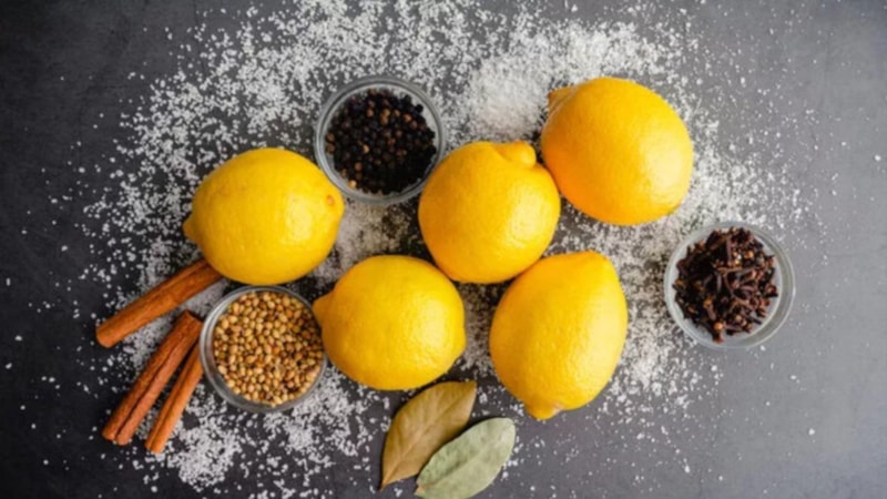 Bunu kimse bilmiyor... Limonu buzluğa koyup 1 gün bekleyin! Öyle büyük bir faydası var ki...