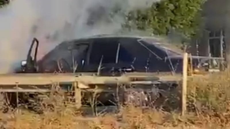 Sakarya'da seyir halindeki araç yanmaya başladı