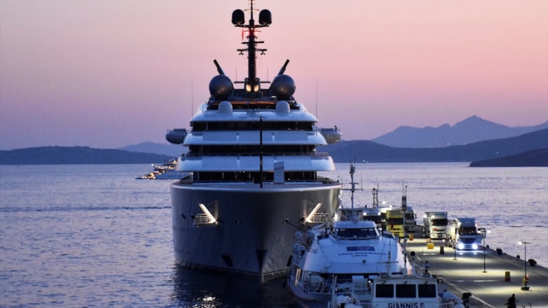 Bodrum'da mega yata, 700 bin litre yakıt ikmali yapıldı