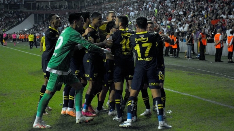 Fenerbahçe - Twente maçının ilk 11'leri