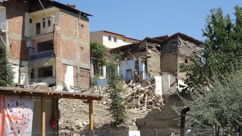 Üst üste sarsıntı yaşayan Malatya'da endişeli bekleyiş
