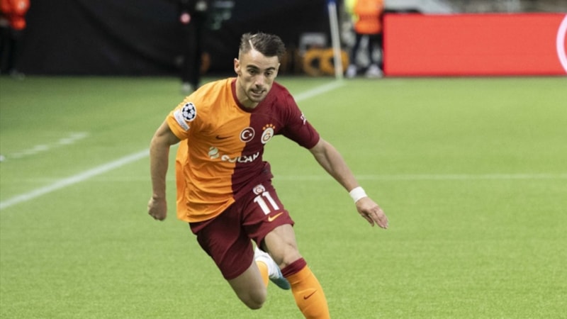 Yunus Akgün, Leicester City için yola çıktı