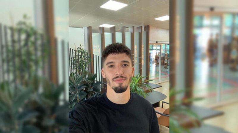Altay Bayındır, Manchester United'a transfer olmak için İngiltere'de