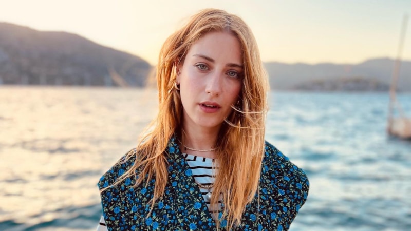 Disney Plus'a tepkisiz kaldı! Hazal Kaya, Atatürk dizisinin fragmanına kalp koyunca eleştiri yağdı
