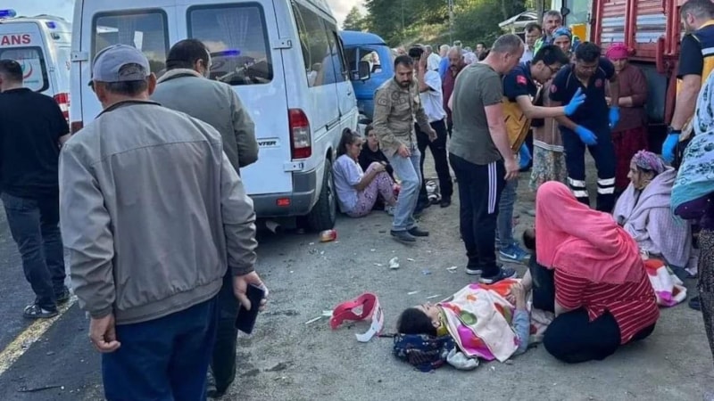 Ordu'da kaza! Fındık işçilerini taşıyan minibüse başka bir minibüs çarptı: 15 yaralı