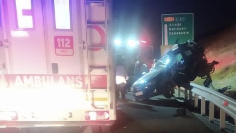 İzmir'de feci kaza: 2 kişi öldü, 2 kişi ağır yaralandı