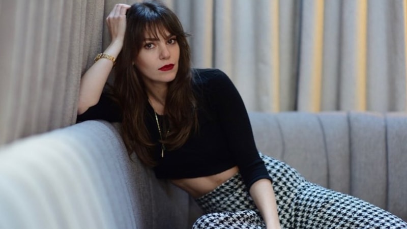 Taze anne Aslı Enver, ailesiyle fotoğraf paylaştı: Öpmelere doyamadı...