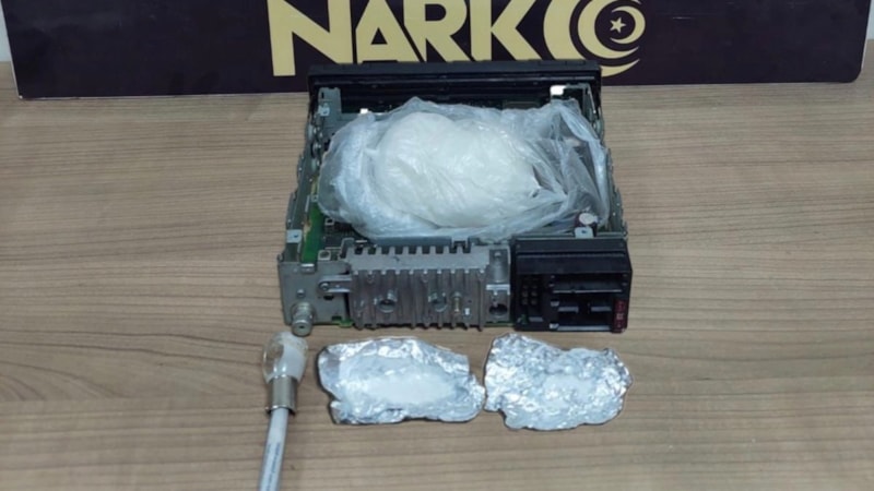 Nevşehir'de aracın teybinde uyuşturucu bulundu