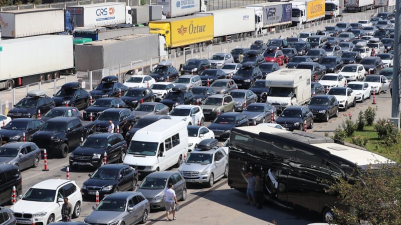 Gurbetçilerin hüzünlü dönüş yolculukları devam ediyor: 'Buruk şekilde Türkiye'den ayrılıyoruz'