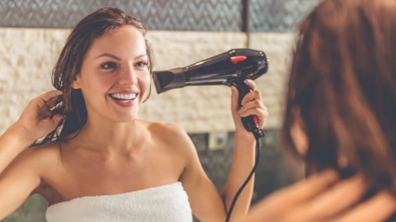 Bu hatayı yapmayın! Saç kurutma makinesi kullanırken buna dikkat edin..