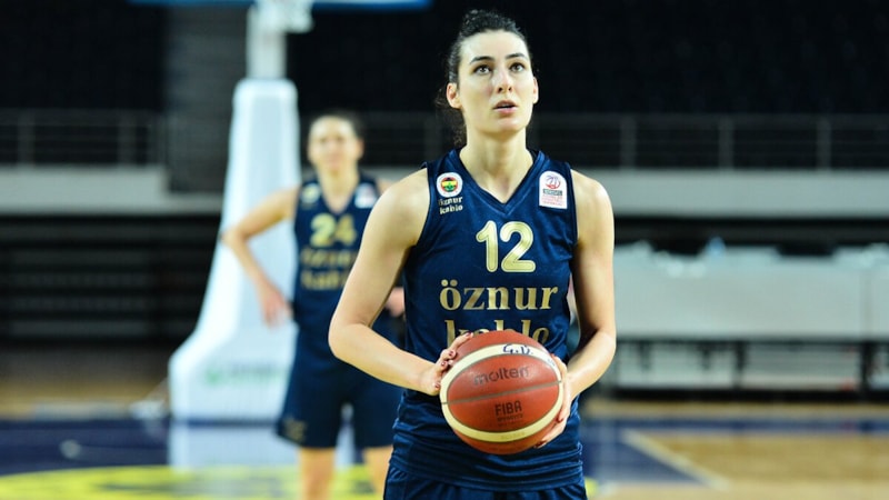 Milli basketbolcu Tuğçe Canıtez, kariyerini noktaladı