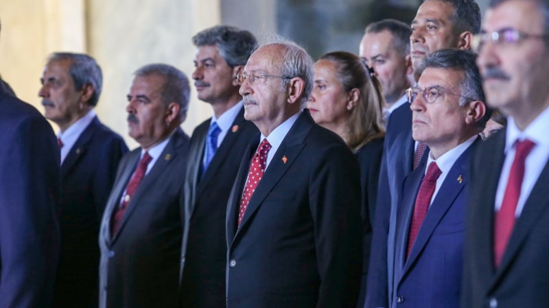 Kemal Kılıçdaroğlu Anıtkabir'e gitti