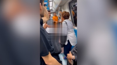 Marmaray'da yanında oturan kadının başörtüsünü açmaya çalıştı: Sert tepki gösterildi