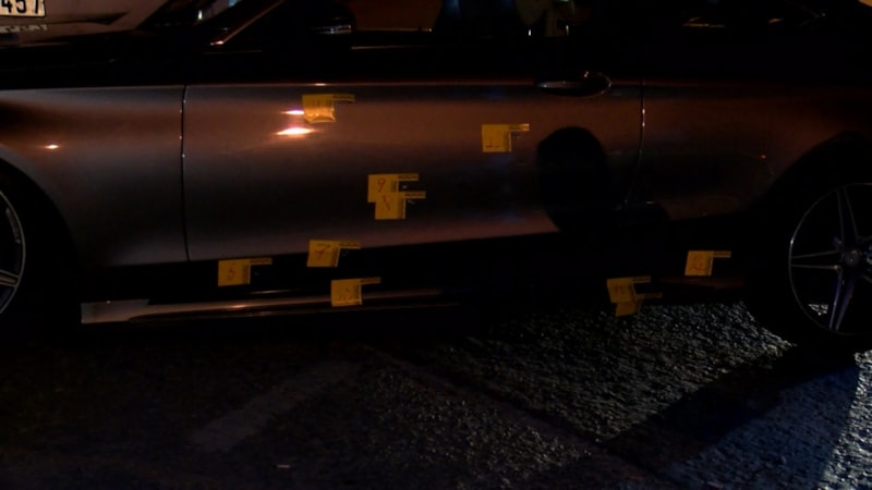 İstanbul Başakşehir'de kurşunlanan lüks otomobil kamyona çarptı