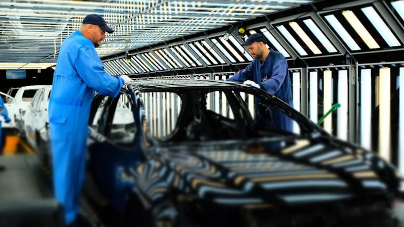 Toyota'nın başı dertte! 12 fabrikada üretim durdu