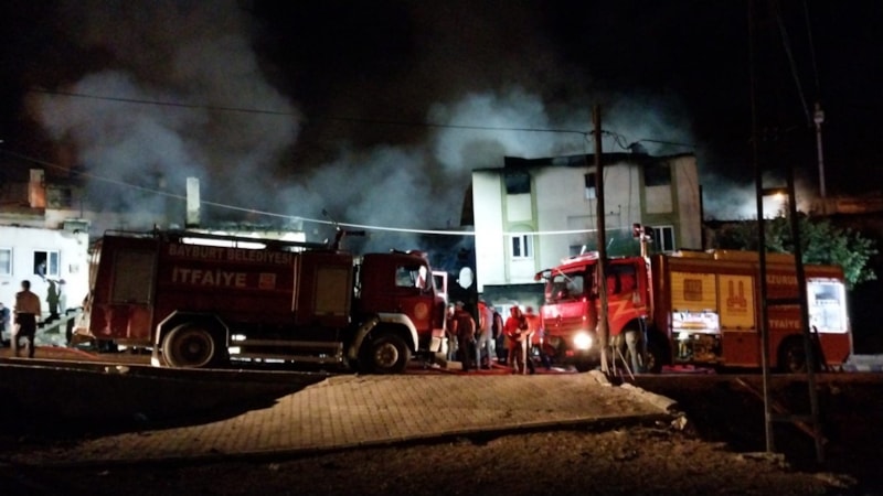 Erzurum'da yangın: 7 ev ve 8 ahır kül oldu