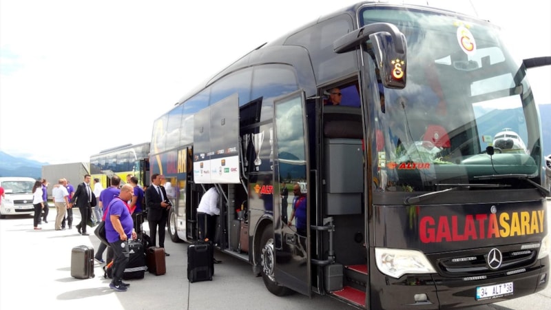 Gaziantep'te Galatasaray'ın takım otobüsü taşlandı