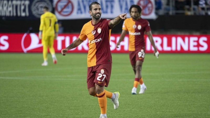 Sergio Oliveira eşi ve menajeriyle Atina'ya gitti