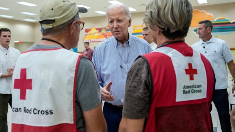 Joe Biden, Idalia Kasırgası'nın vurduğu Florida'yı ziyaret etti