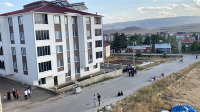 Muş'ta balkondan düşen bebek kurtarılamadı