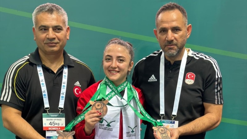 Milli halterci Cansu Bektaş dünya üçüncüsü oldu
