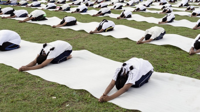 İngiltere'de kafede yoga yapanları toplu katliam kurbanı sanan adam ihbar etti