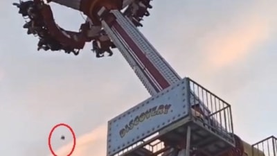 Bursa'daki lunaparkta facia: Telefon parçalandı