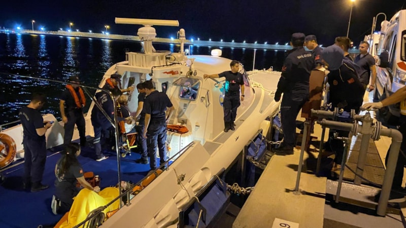 Bartın açıklarındaki gemide iki kişi rahatsızlanarak hastaneye kaldırıldı