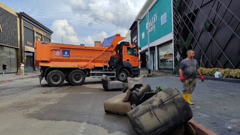 İstanbul MASKO'da selin izleri siliniyor