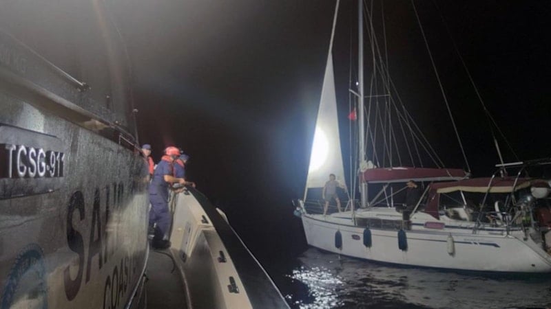 Denizden kaçmaya çalışan 41 FETÖ'cü yakayı ele verdi