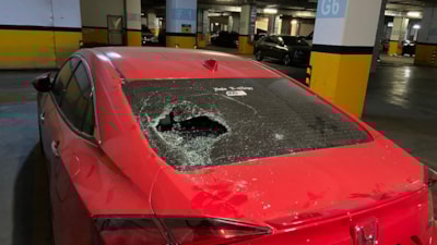 İstanbul'da İSPARK otoparkında 15 aracın camını taşla kırıp kaçtılar