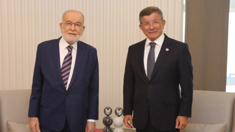 Ahmet Davutoğlu, Temel Karamollaoğlu'nu kabul etti