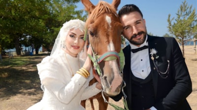 Van'da gelin arabasının önü kesip damada tavla oynattılar