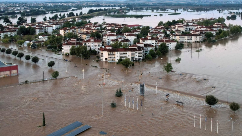 Yunanistan'da sel: Tesalya'da okulların açılışı ertelendi